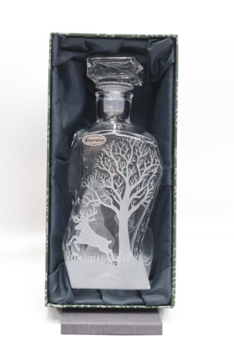 Karafka w ozdobnym opakowaniu